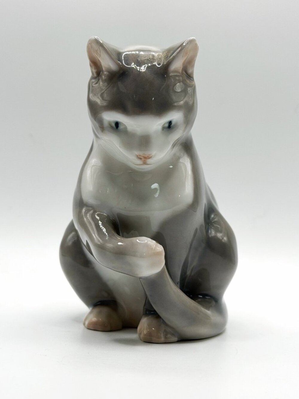B&G Denmark Cat Figurine 1553 Bing Grondahl Gray White Porcelain 4”